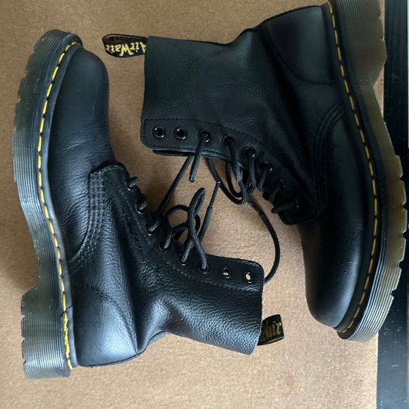 Doc Martens Vegan Leather Boots, Size 8 (womens) - Picture 2 of 2